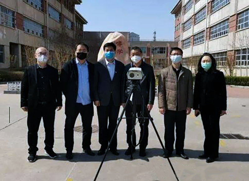 中國信息協(xié)會信息化發(fā)展研究院踐行社會責(zé)任，帶領(lǐng)企業(yè)向港城中學(xué)捐贈無感知人臉測溫設(shè)備